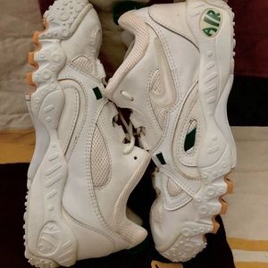 NIKE 90’s WHITE SNEAKERS // VINTAGE